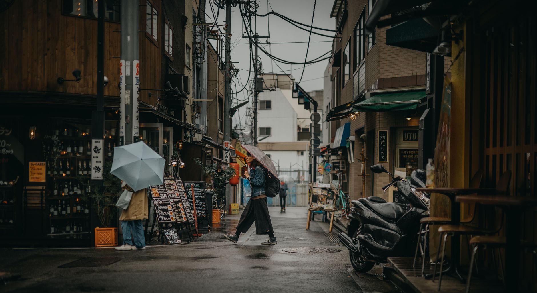 تحذيرات الأمطار في 12 منطقة بريطانية: دليلك العملي للتعامل مع تقلبات الطقس